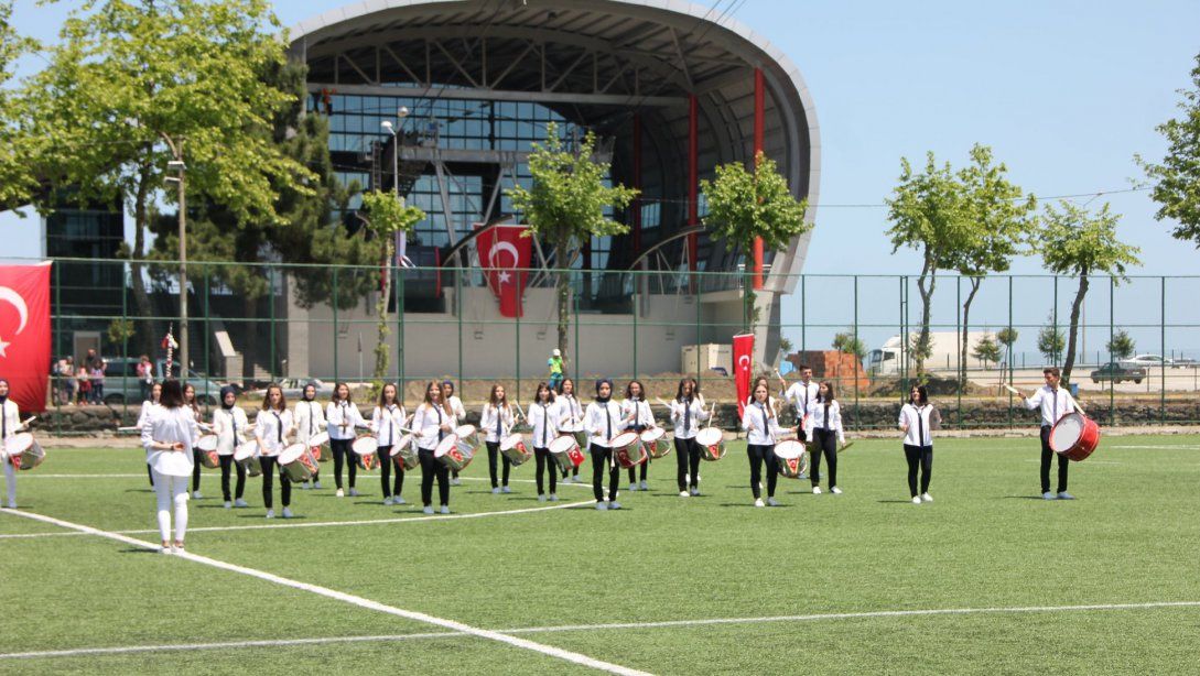 Beşikdüzü'nde 19 Mayıs Atatürk'ü Anma, Gençlik ve Spor Bayramı Coşkusu
