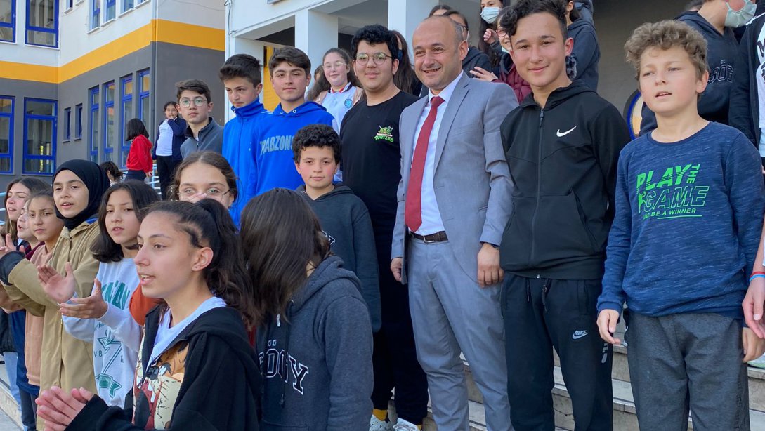 Şehit Öğretmen Gürhan Yardım Ortaokulu'nda Sınıflar Arası Futbol Turnuvası Düzenlendi