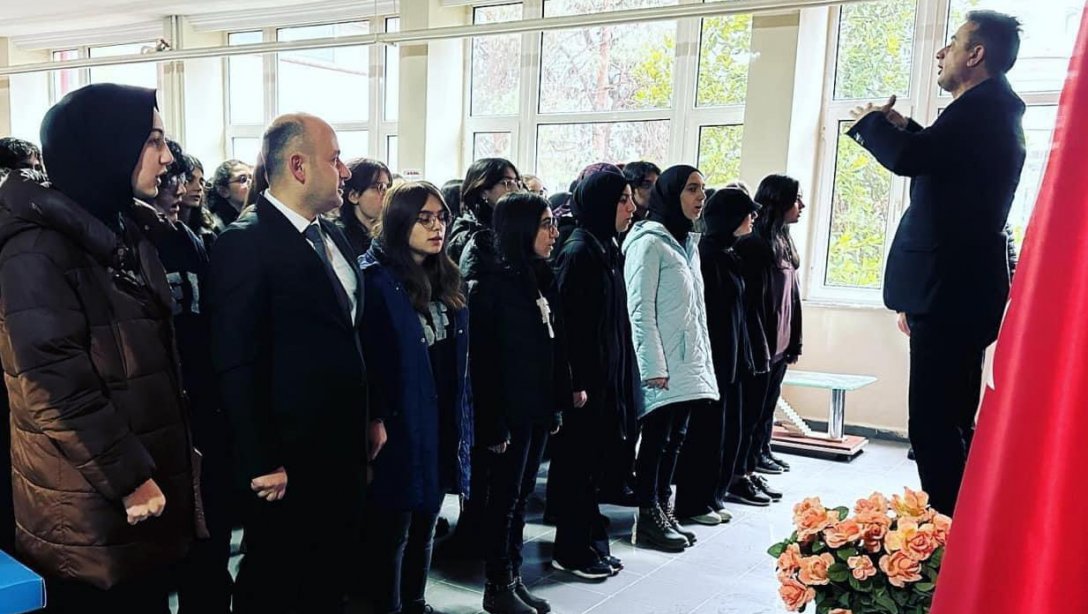 Haftaya Borsa İstanbul Fen Lisesi'nde Bayrak Töreni İle Başladı