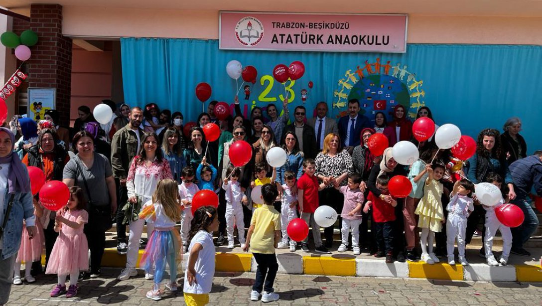 İlçe Milli Eğitim Müdürümüz Emrah DEMİRAL Atatürk Anaokulu'nda düzenlenen 23 Nisan Ulusal Egemenlik ve Çocuk Bayramına katıldı.