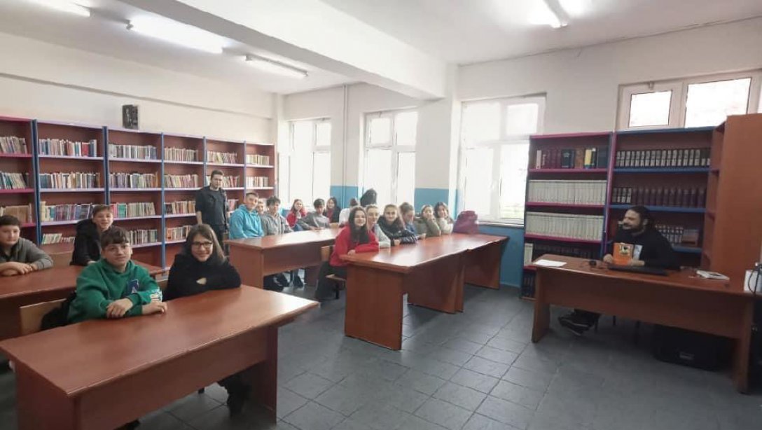 Okursuz Kütüphane Kalmasın Projesi Kapsamında Eğitimci Yazar Faruk GÜLŞEN Merkez Ortaokulumuzu Ziyaret Etti.
