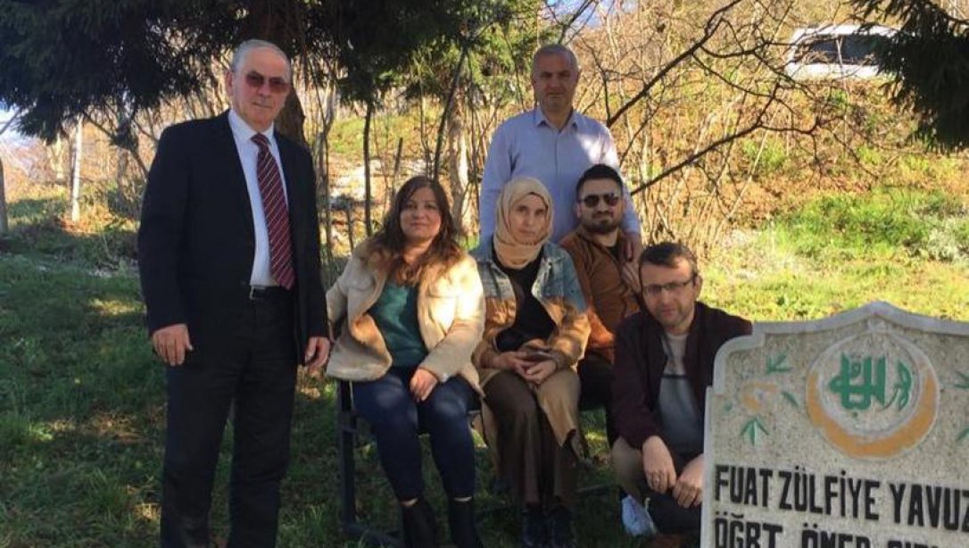 24 Kasım Öğretmenler Günü Öncesinde Merhum Öğretmenimiz Necla ÇITLAK'ın Kabri Ziyaret Edildi.