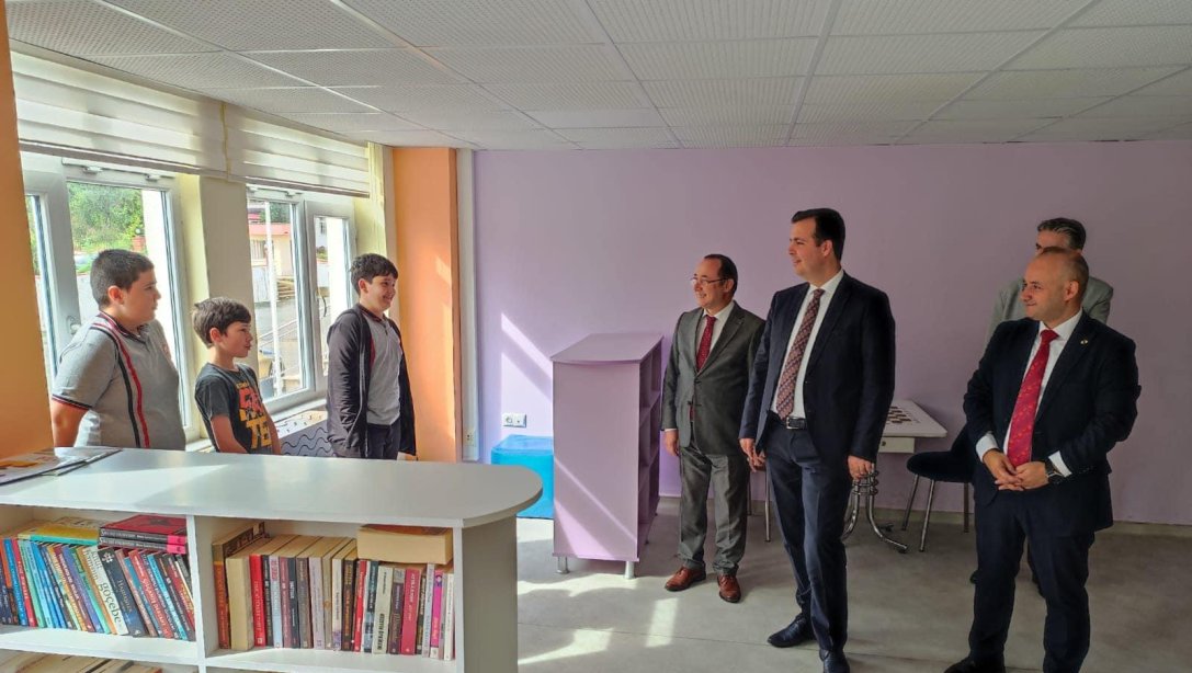 İlçe Kaymakamımız Sn.Ferhat Vardar Ahmet Gün Anadolu İmam Hatip Lisesi Z-kütüphanesini Ziyaret Etti