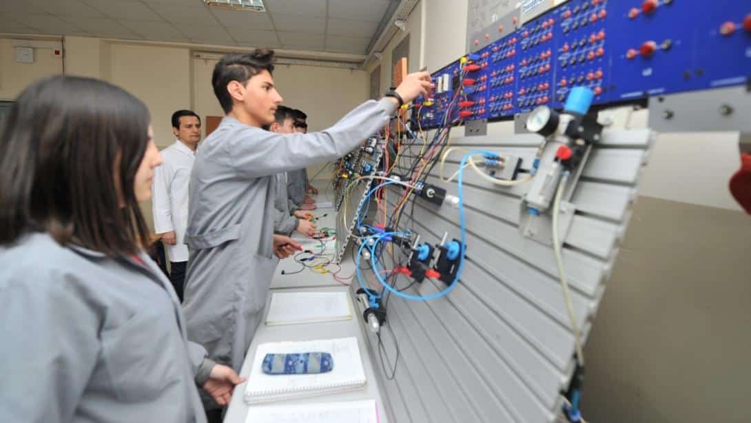 Sektör İçi Okul, Sektöre Entegre Okul, Bölge Okulu Ve İhtisaslaşmış Meslek Liseleri Yaygınlaştırılacak